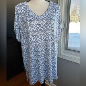 NEW Orvis Short Sleeve
Printed V-Neck Tunic Knit Top Blue Ikat Aztec size XXL